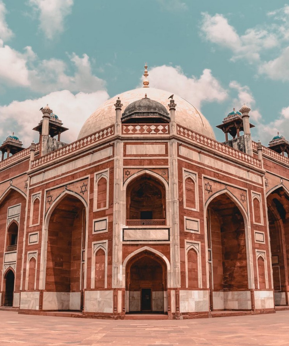 Image 1 - The inclusion of Chattris, an Indian element in Humayun’s tomb, Delhi. © res.cloudinary.com