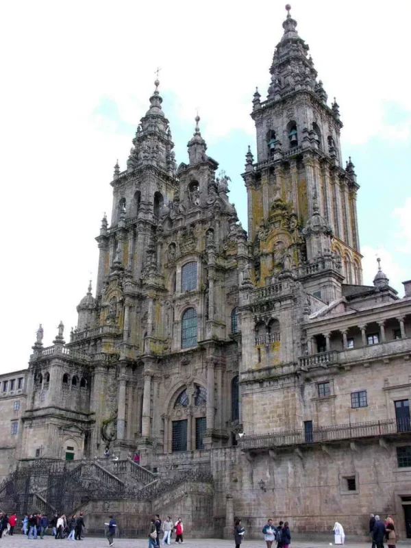 Santiago_de_Compostela-entorno1-768x1024